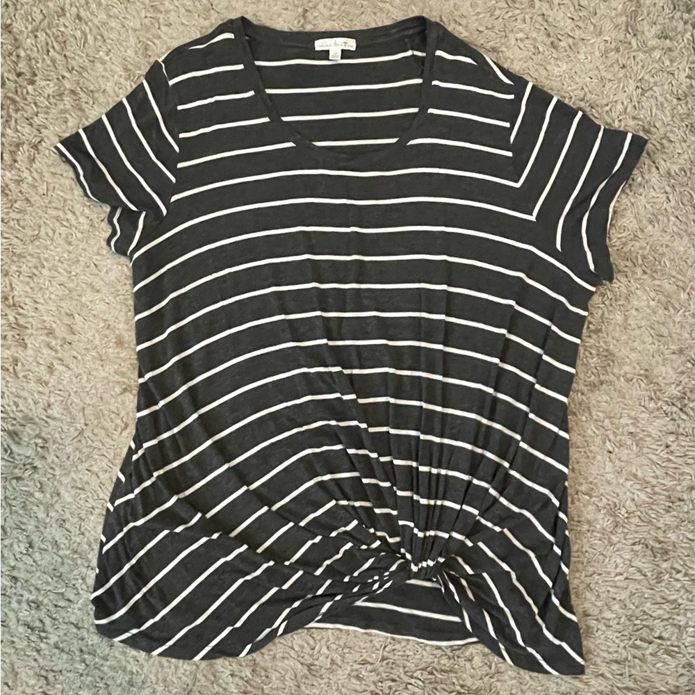 Nine Britton Knot Front Knit Charcoal Gray and White Tee